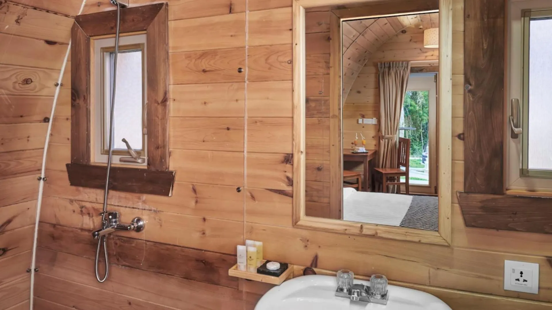 Pod Village By Independence Hotels Σίχανουκβιλ